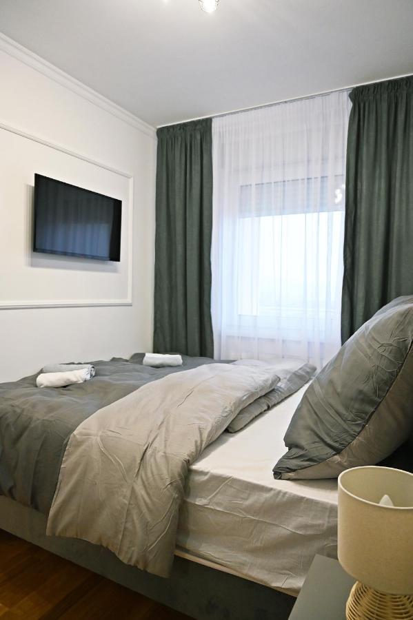 Hedonist Centar 7 Luxury